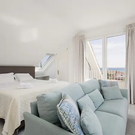 Holiday home 6 Bedroom Villa, With Heated Pool And Sea Views, Next To The Of Costabella Marbella