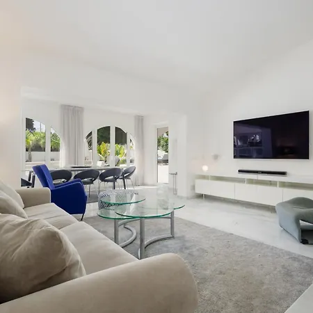 6 Bedroom Villa, With Heated Pool And Sea Views, Next To The Of Costabella Holiday home Marbella