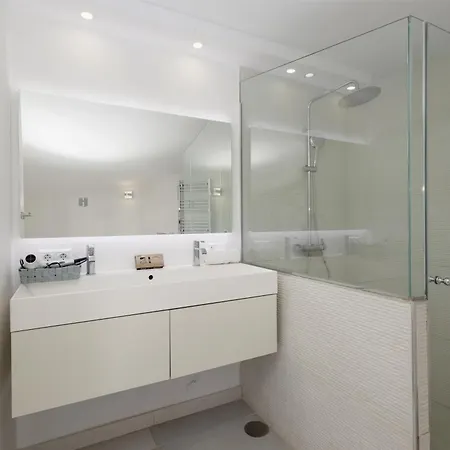 Holiday home 6 Bedroom Villa, With Heated Pool And Sea Views, Next To The Of Costabella Marbella