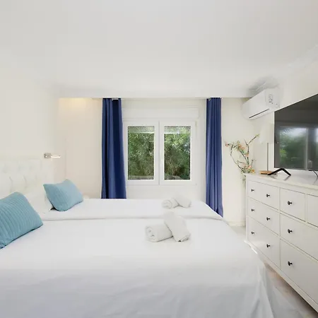 Holiday home 6 Bedroom Villa, With Heated Pool And Sea Views, Next To The Of Costabella *