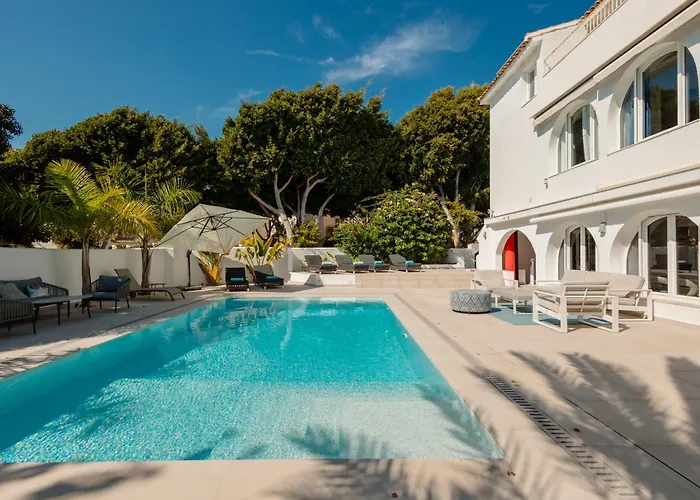 Marbella, Costabella - Beachfront With Heated Pool Ferienhaus