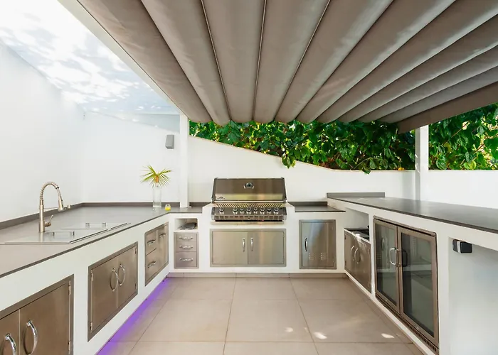 Ferienhaus Marbella, Costabella - Beachfront With Heated Pool
