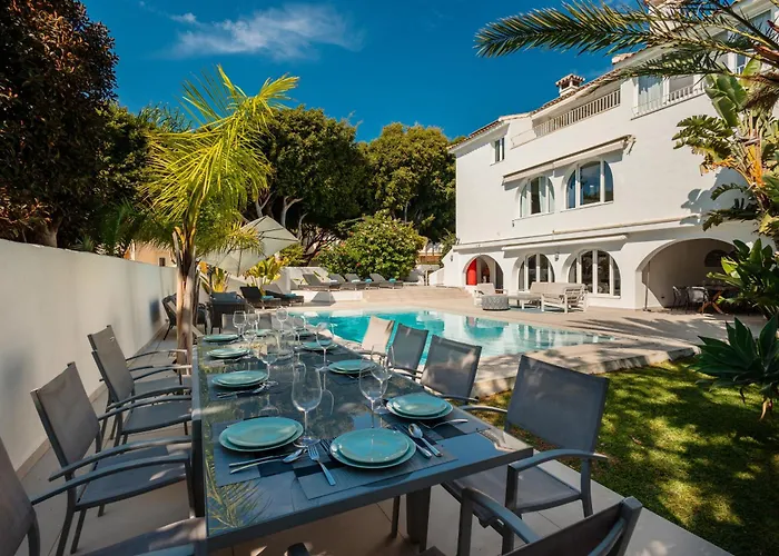 Marbella, Costabella - Beachfront With Heated Pool Ferienhaus