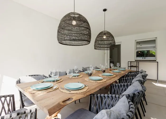 Ferienhaus Marbella, Costabella - Beachfront With Heated Pool Marbella