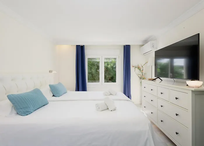 Ferienhaus Marbella, Costabella - Beachfront With Heated Pool *
