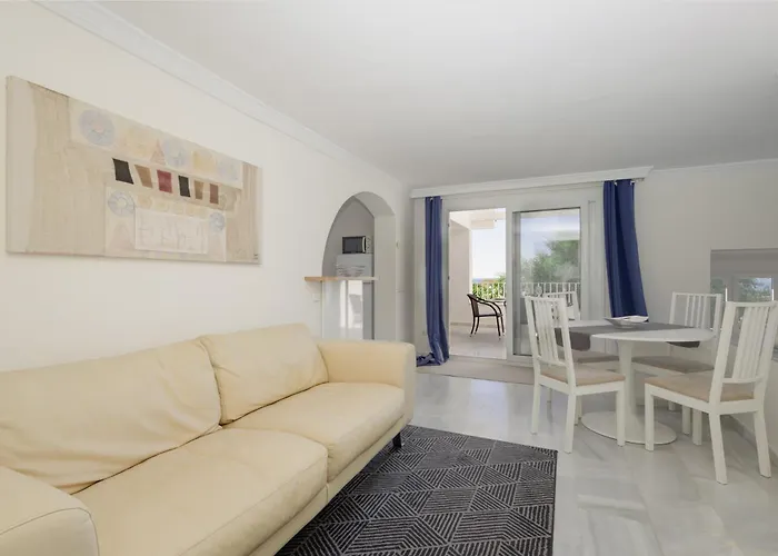 Marbella, Costabella - Beachfront With Heated Pool Ferienhaus