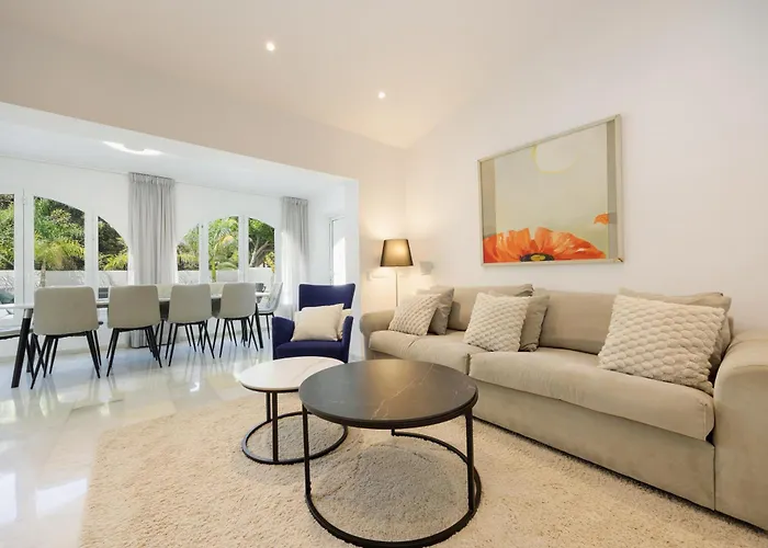 Ferienhaus Marbella, Costabella - Beachfront With Heated Pool Marbella