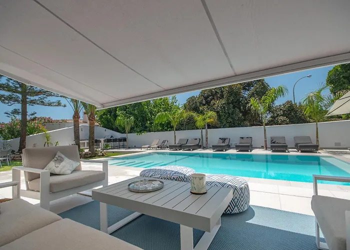Ferienhaus Marbella, Costabella - Beachfront With Heated Pool