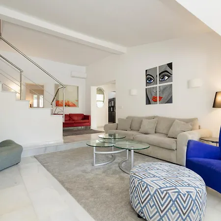 6 Bedroom Villa, With Heated Pool And Sea Views, Next To The Of Costabella Vakantiehuis Marbella